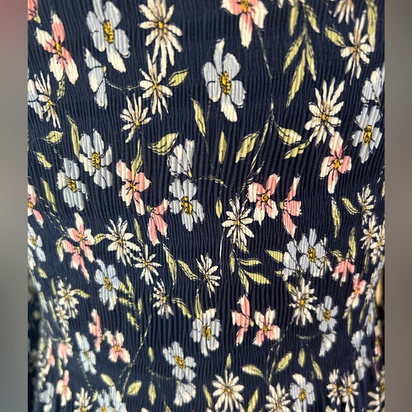 Floral & Ivy Top - Picture 4 of 4